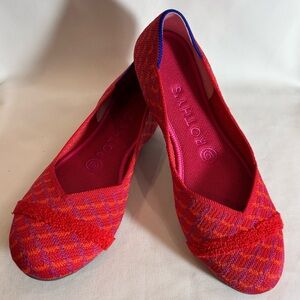 Rothy's Sz 7 Red and Pink Ballet Flats Almond Toe Cap Rubber Soles.